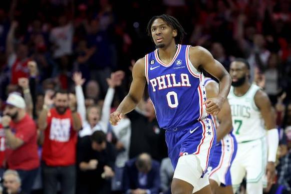 马克西：我说过只休三周今天刚好到期我跟医疗团队说我必须上场