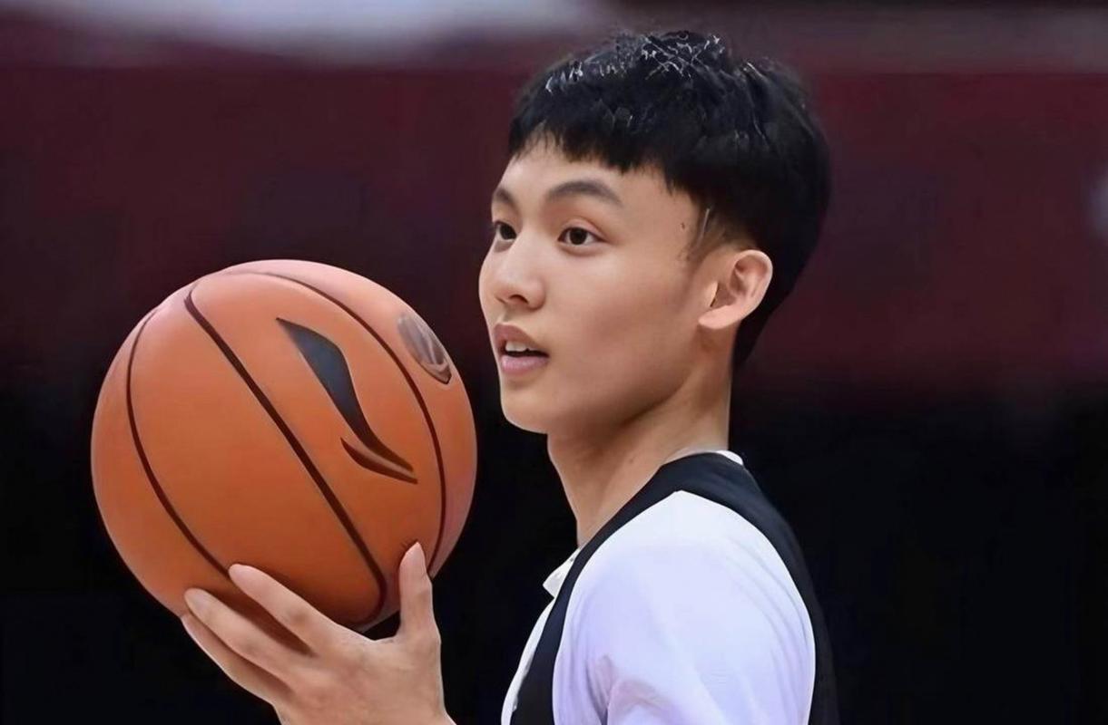 正负值+41！徐杰12中8拿到20分5助三分6中4