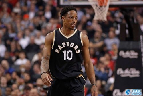 6分4板！解说：小杨今天除了整体投篮手感一般其他都做得不错