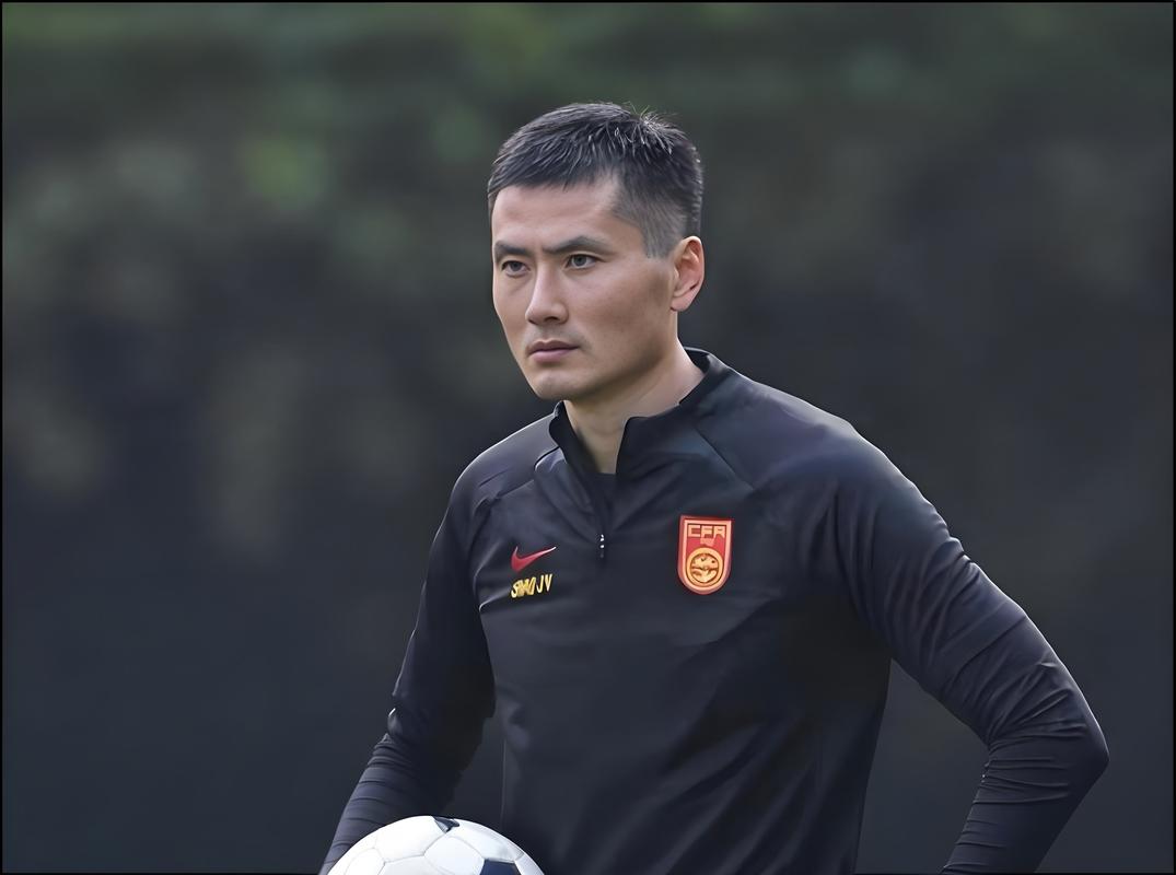 意外！他在伊万国足曾是主力后腰，为何如今邵佳一却一分钟不让上