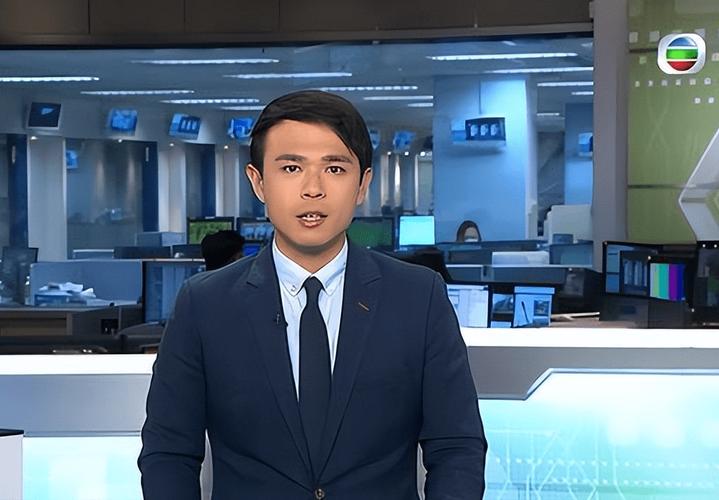 有心了！TVB新闻主播陈焜杰用张国荣的歌名播报足球新闻