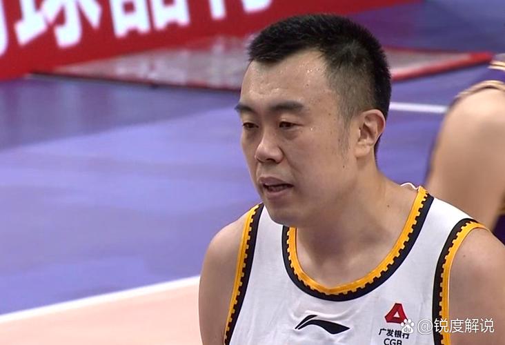 14分钟0出手，2米14大个子仅抢1板，球迷：这就是韩德君接班人