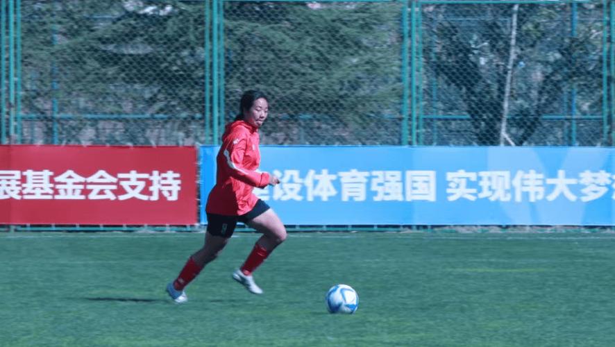 女足U16少打一人！吴逸羲争抢中踢到对手被罚下，墨西哥随后扳平
