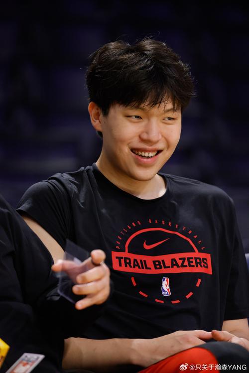 逆转卫冕冠军失败！杨瀚森20+7对轰勇士旧将混音未能一黑到底