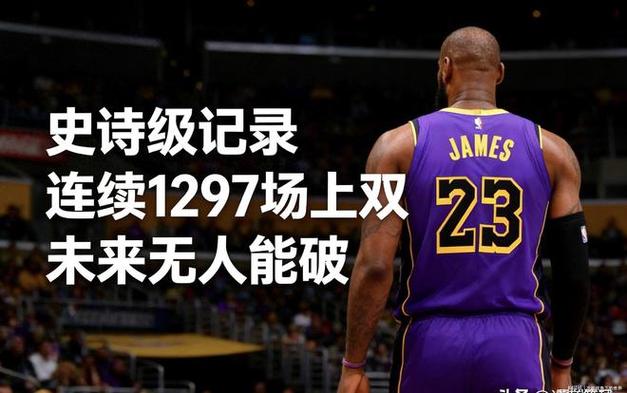 目前8投7中！詹姆斯连扣两记打停独行侠带队苦苦追分